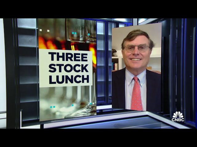 ⁣Three-Stock Lunch: Macy's, Mondelēz, & Broadcom