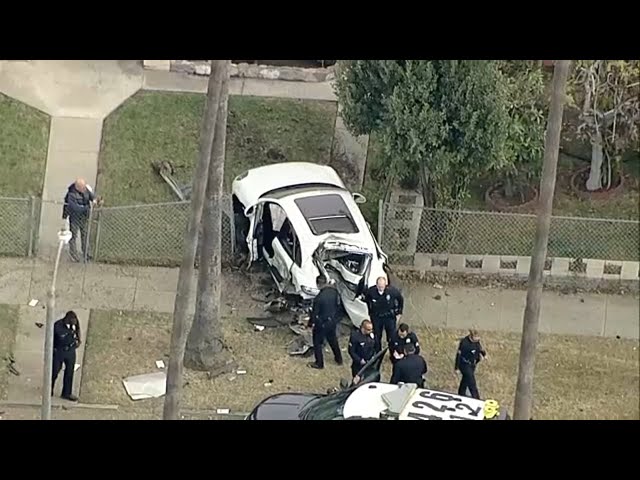 ⁣Police chase suspect crashes in South LA while fleeing from cops