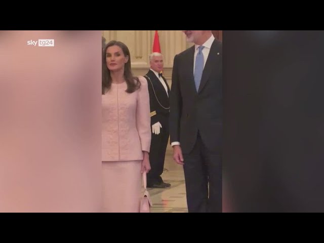 ⁣Re Felipe e la Regina Letizia visitano il Transatlantico