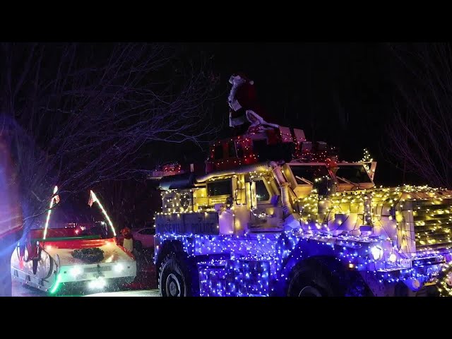 ⁣VIDEO: Local first responders team up with Santa to show support for injured officer