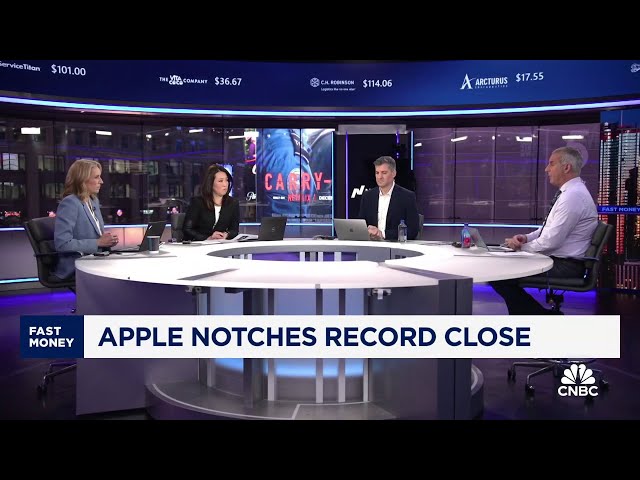 ⁣'Fast Money' traders talk Apple's record close