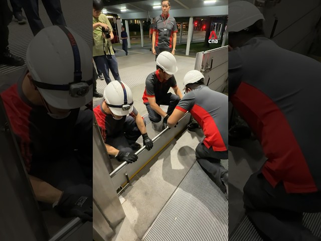 ⁣How SMRT staff prevent stations from getting flooded