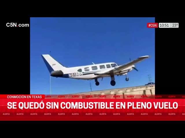 ⁣CONMOCIÓN en TEXAS: SE ESTRELLÓ una AVION tras ATERRIZAR en una AUTOPISTA