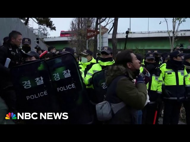 ⁣Protests continue in South Korea as residents call for president's impeachment