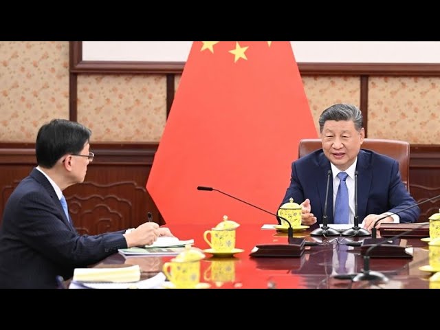 ⁣Xi Jinping hears report from HKSAR chief executive