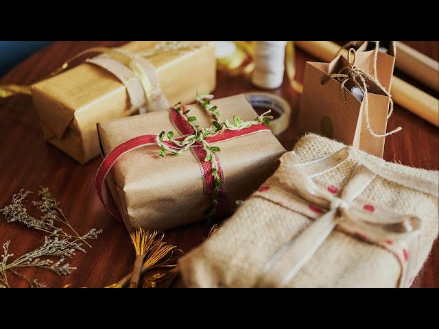 ⁣How to reduce holiday waste with sustainable gift-giving