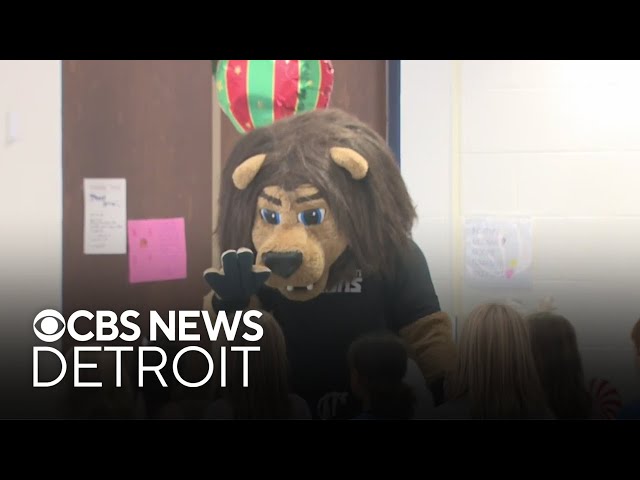 ⁣Detroit Lions surprise elementary school students