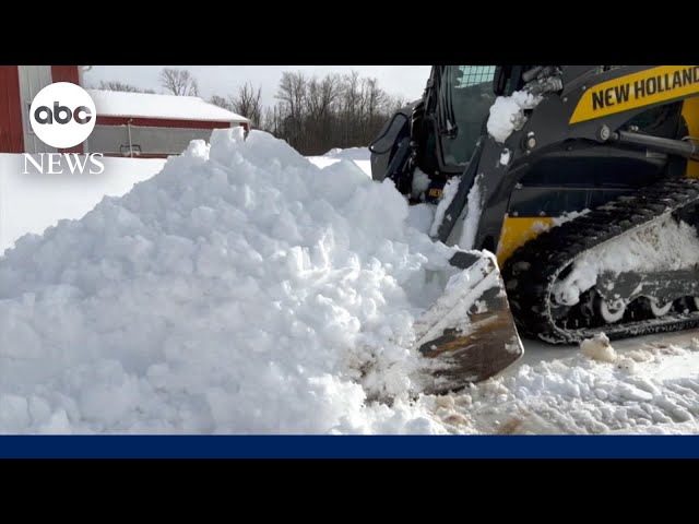 ⁣Whiteout conditions causes significant travel disruptions in Great Lakes region