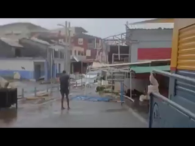 ⁣Exclusivité : En direct de Mayotte, les dégâts du cyclone Chido, dans les quartiers