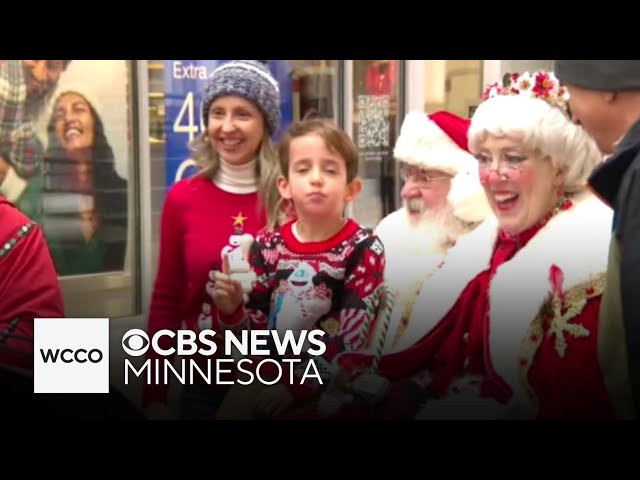 ⁣Shoppers are out making the most of holiday shopping ahead of Christmas