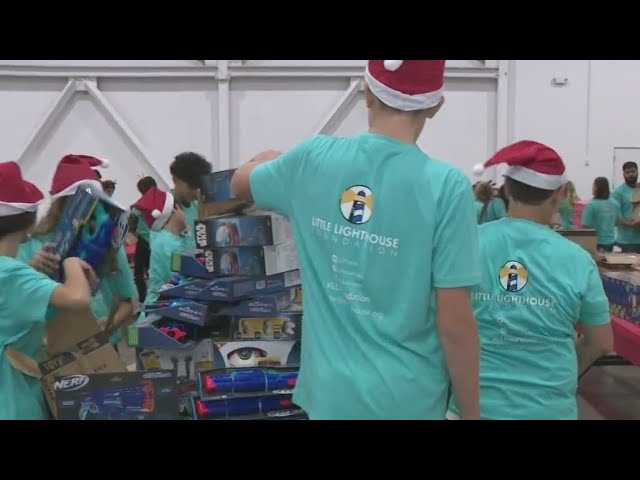 ⁣Little Lighthouse Foundation hands out thousands of toys to South Florida children and families