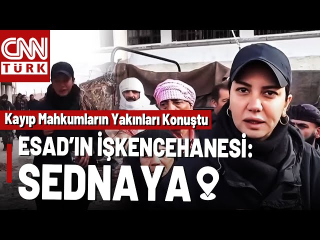 ⁣Gözyaşlarıyla Yeri Kazıyarak Arıyorlar! Sednaya Hapishanesi'nde Kayıp Mahkumların Yakınları Kon