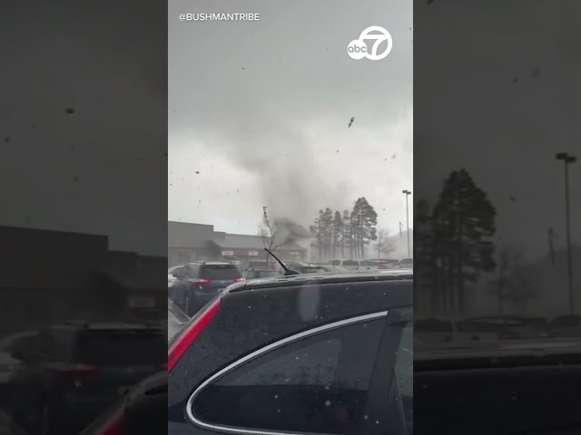 ⁣Tornado in Northern California flips cars, sends several to hospital