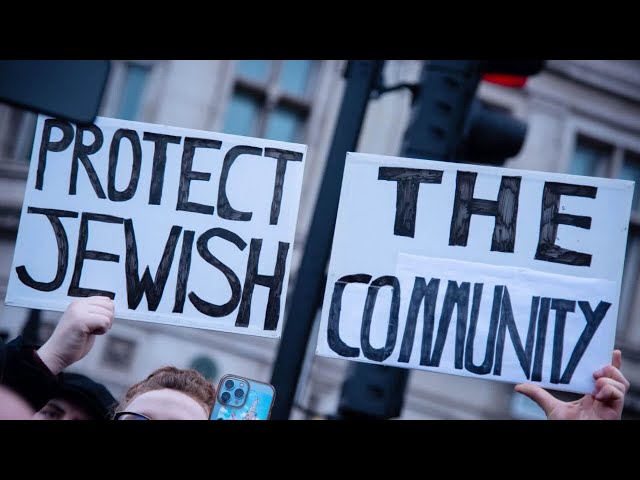 ⁣‘Let them down’: Hundreds rally against antisemitism in Sydney