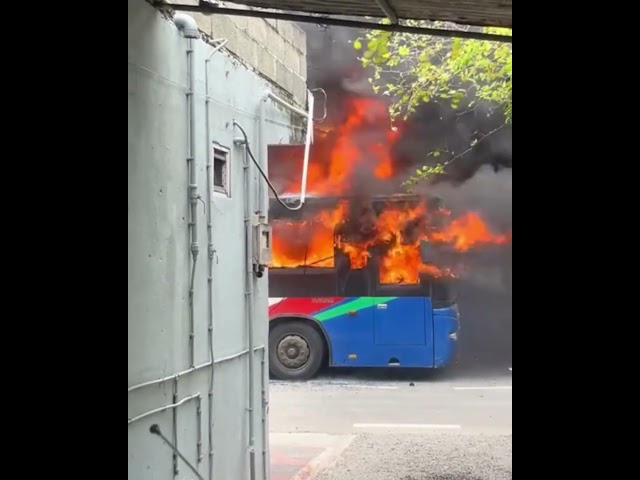 ⁣Chemin-Grenier : un autobus prend feu