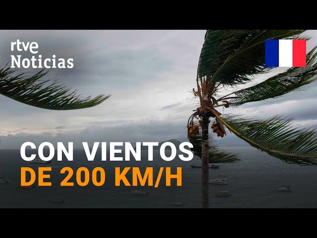 ⁣FRANCIA: La ISLA de MAYOTTE SUFRE el PASO del TIFÓN CHIDO, el más DEVASTADOR en 90 AÑOS | RTVE