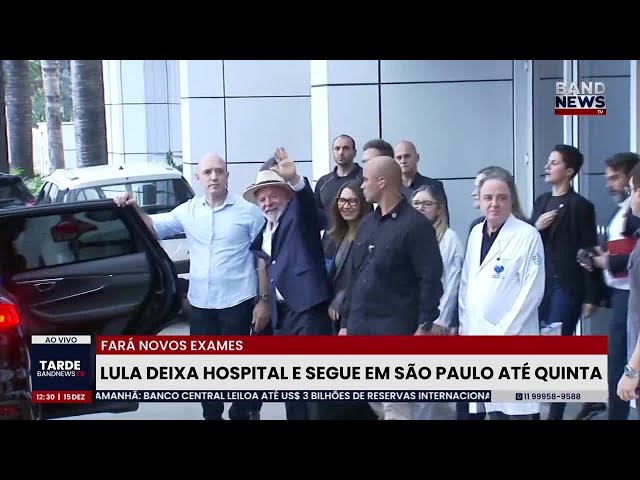 ⁣Lula deixa hospital e acena para o público ao lado de Janja