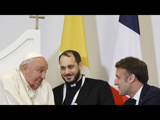 ⁣Le pape François quitte Ajaccio après sa rencontre avec Emmanuel Macron