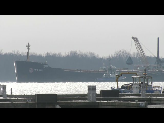 ⁣Cargo ship still stuck in St. Lawrence River after running aground