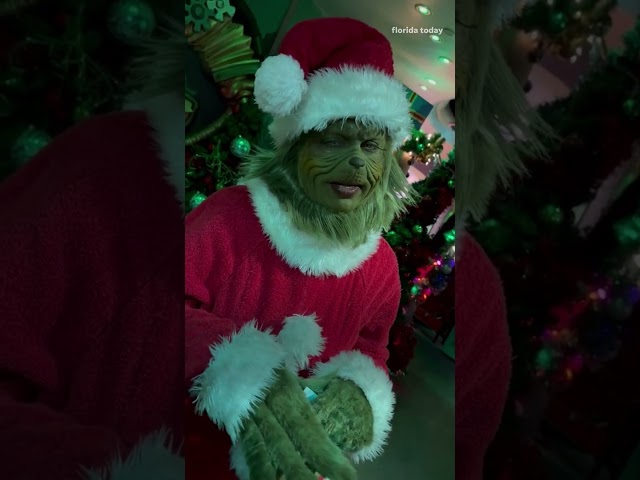 ⁣Universal Studio's Grinch goes viral for holiday havoc #Shorts