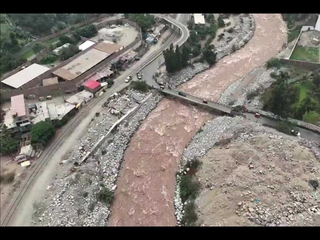 ⁣Chosica: Se incrementa el caudal del río Rímac por intensas lluvias