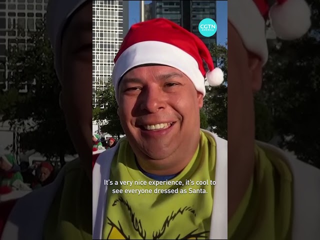 ⁣Thousands of Santas take over Mexico City for annual run