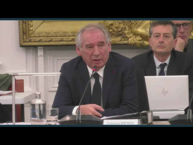 ⁣François Bayrou à Pau, le 1er ministre de retour au conseil municipal