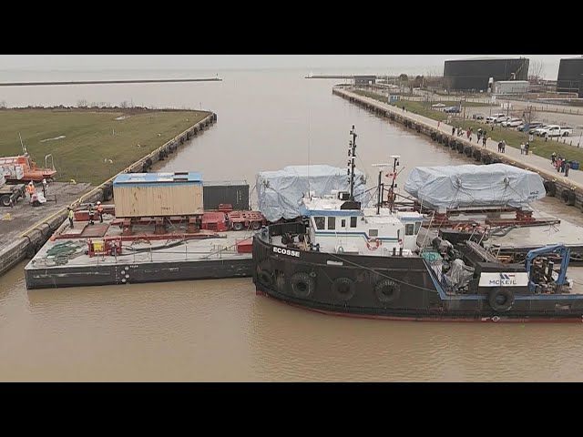 ⁣Massive 1.7-million-pound stamping press arrives in Ont. by boat, shutting down port for hours