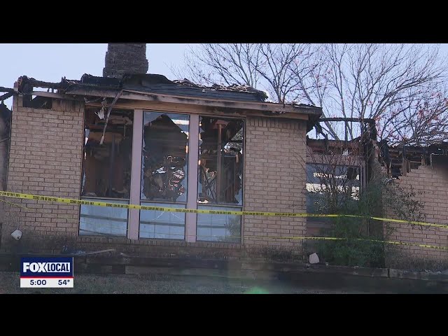 ⁣VIDEO: Two killed in DeSoto house fire as flames and smoke engulf home