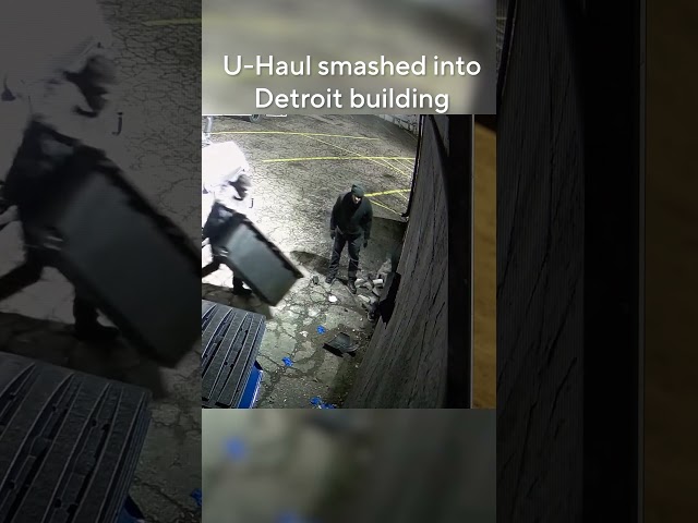 ⁣Thieves ram U-Haul into back of Detroit business