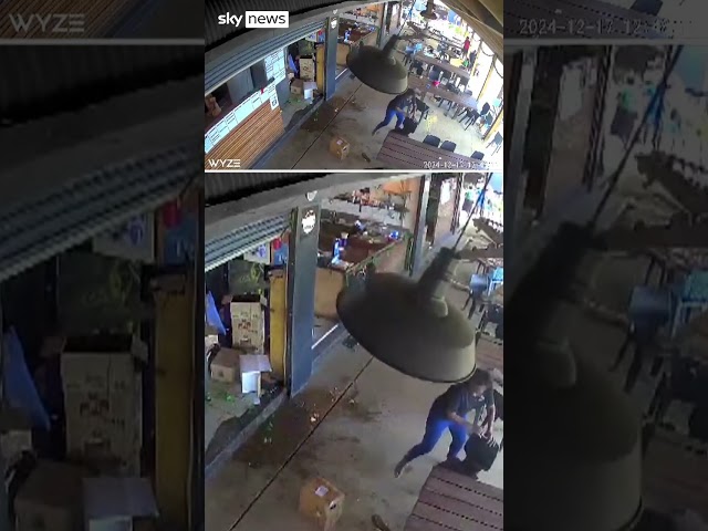 ⁣People flee café during earthquake