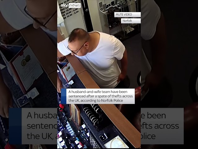 ⁣Man steals gold chains from shop window