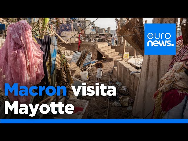 ⁣El presidente francés Emmanuel Macron visita Mayotte tras el paso del ciclón Chido