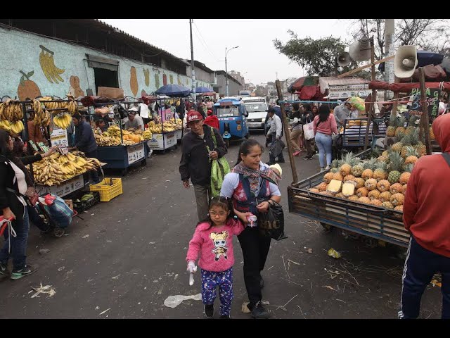 ⁣Rímac: Autoridades recuperan espacios públicos en mercado de Caquetá