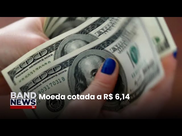 ⁣Dólar opera em queda após rodada de leilões do BC | BandNewsTV