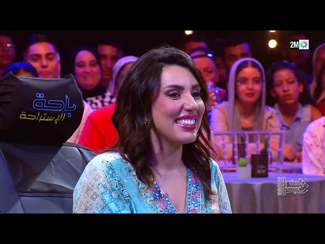 ⁣الفنانة سحر الصديقي تجتاز امتحان "Code pin de la route" في "باحة الاستراحة"