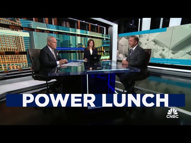 ⁣Positive yield curve is going to be a huge tailwind to regional banks, says Valley Bank's Robbi