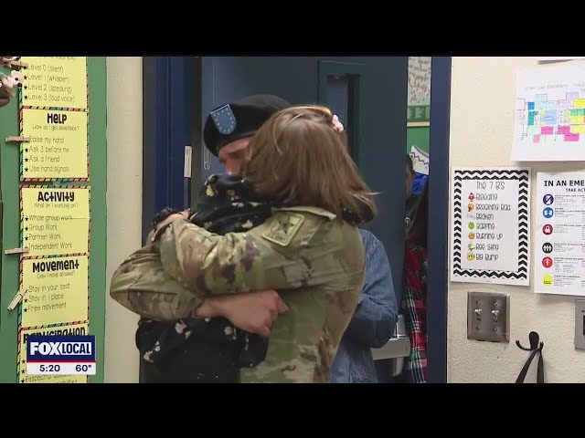 ⁣Army soldier home for Christmas in Grapevine surprises 6-year-old daughter: 'Daddy missed you s