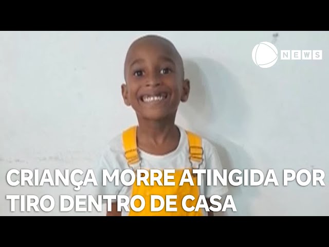 ⁣Criança morre atingida por tiro dentro de casa em Salvador