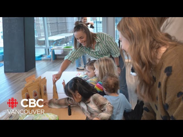 ⁣Kelowna, B.C., daycare kids fill backpacks with winter essentials for local unhoused people