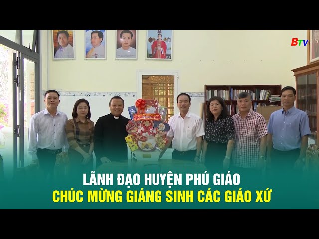 ⁣Lãnh đạo huyện Phú Giáo chúc mừng Giáng sinh các giáo xứ