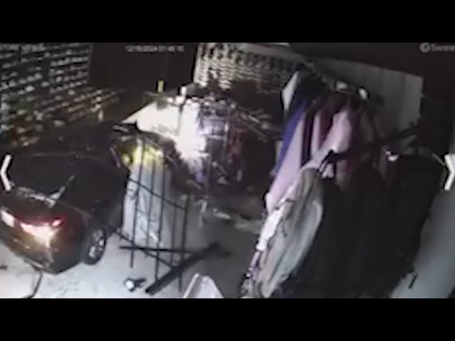 ⁣Brazen thieves caught on video crashing car into Inglewood shoe store