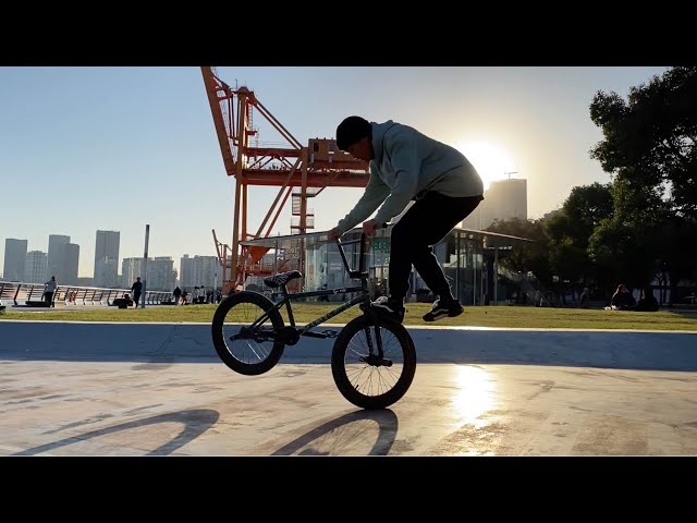 ⁣Riding the urban wave: Skateboarding and BMX gain popularity in Shanghai