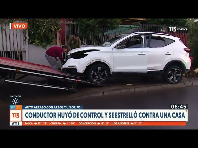 ⁣Conductor huyó de control policial y se estrelló contra una casa