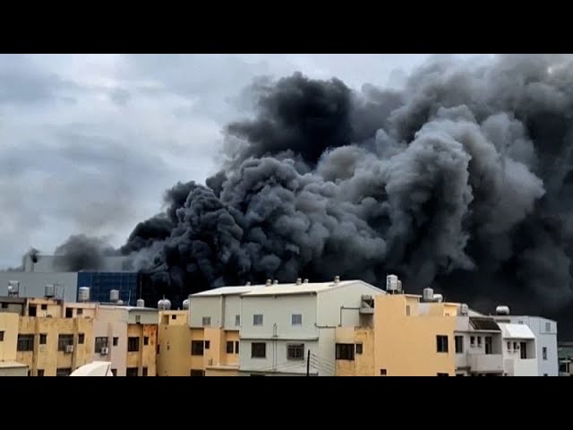 ⁣No Comment : impressionnantes images d'un entrepôt en feu à Taïwan