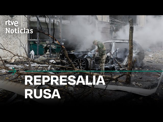 ⁣GUERRA UCRANIA: Un ATAQUE RUSO con MISILES mata a una persona y deja SIETE HERIDOS en KIEV | RTVE