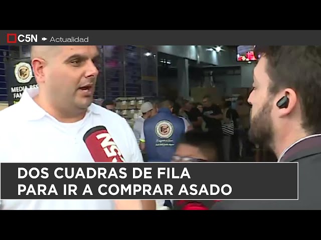 ⁣9 DE ABRIL: DOS CUADRAS DE FILA PARA IR A COMPRAR ASADO