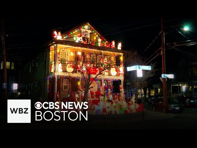 ⁣Somerville couple's Christmas light display attracts crowds