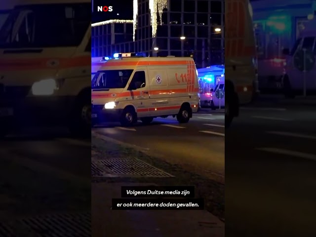 ⁣Auto rijdt in op Duitse kerstmarkt