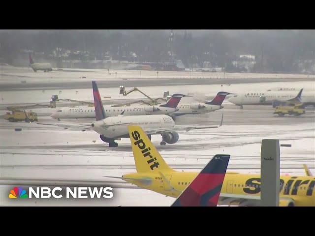 ⁣Winter weather puts a damper on holiday travel